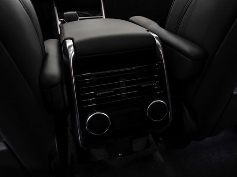 Used 2025 Land Rover Range Rover Long Wheelbase SE image 31