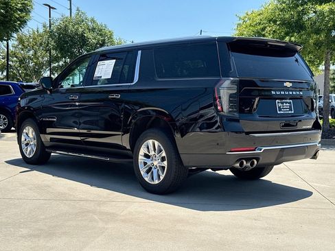 Used 2025 Chevrolet Suburban Premier w/ Sun And Tow Package AWD/4WD image 6