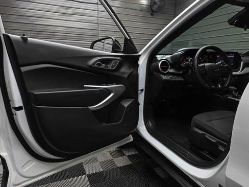 Used 2024 Chevrolet Trax RS w/ Driver Confidence Package FWD image 29