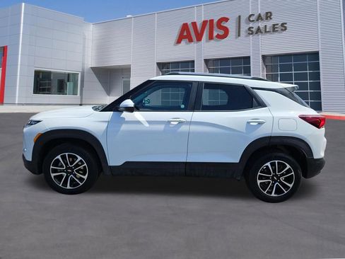 Used 2025 Chevrolet TrailBlazer LT AWD/4WD image 2