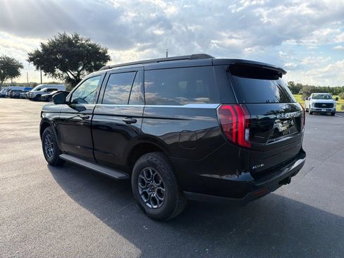 Used 2025 Ford Expedition Active AWD/4WD image 13