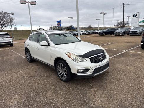 Used 2017 INFINITI QX50 Base w/ Deluxe Touring Package image 2