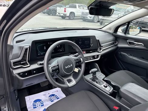 Used 2024 Kia Sportage LX image 7