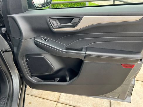 Used 2022 Ford Escape SE FWD image 6