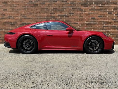 Used 2025 Porsche 911 Carrera GTS image 8