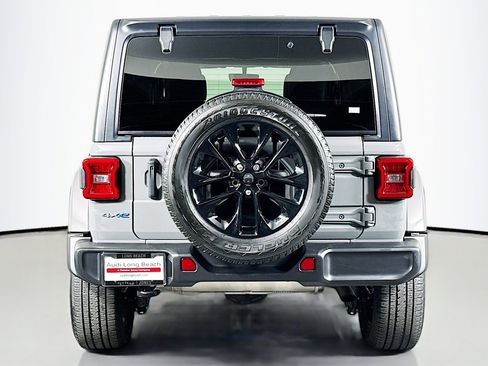 Used 2021 Jeep Wrangler Unlimited Sahara image 3
