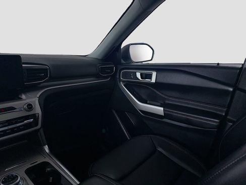 Used 2023 Ford Explorer XLT w/ Equipment Group 202A image 14