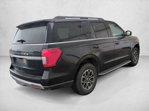 Used 2023 Ford Expedition XLT image 5
