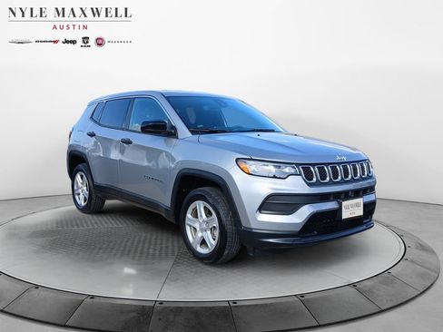 Used 2023 Jeep Compass Sport AWD/4WD image 2