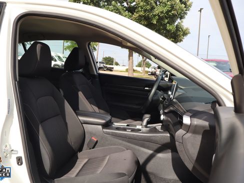 Used 2025 Nissan Altima 2.5 SV FWD image 28