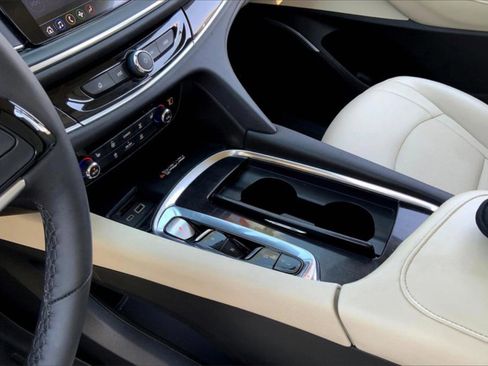Used 2022 Buick Enclave Essence image 17