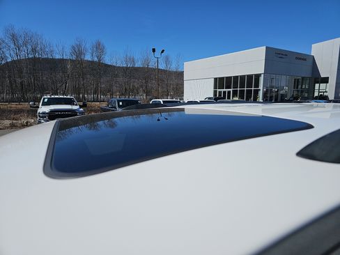 Certified 2022 Jeep Grand Cherokee Limited image 12