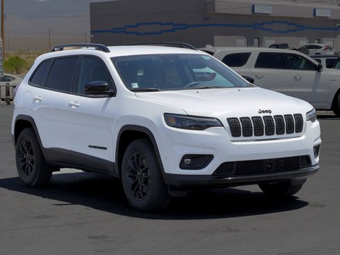 Used 2023 Jeep Cherokee Altitude Lux AWD/4WD image 7