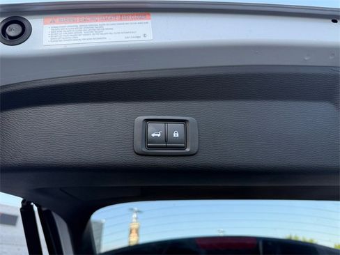 New 2025 Mitsubishi Outlander SE image 10