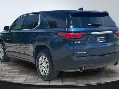 Used 2023 Chevrolet Traverse LS w/ Safety Package FWD image 5