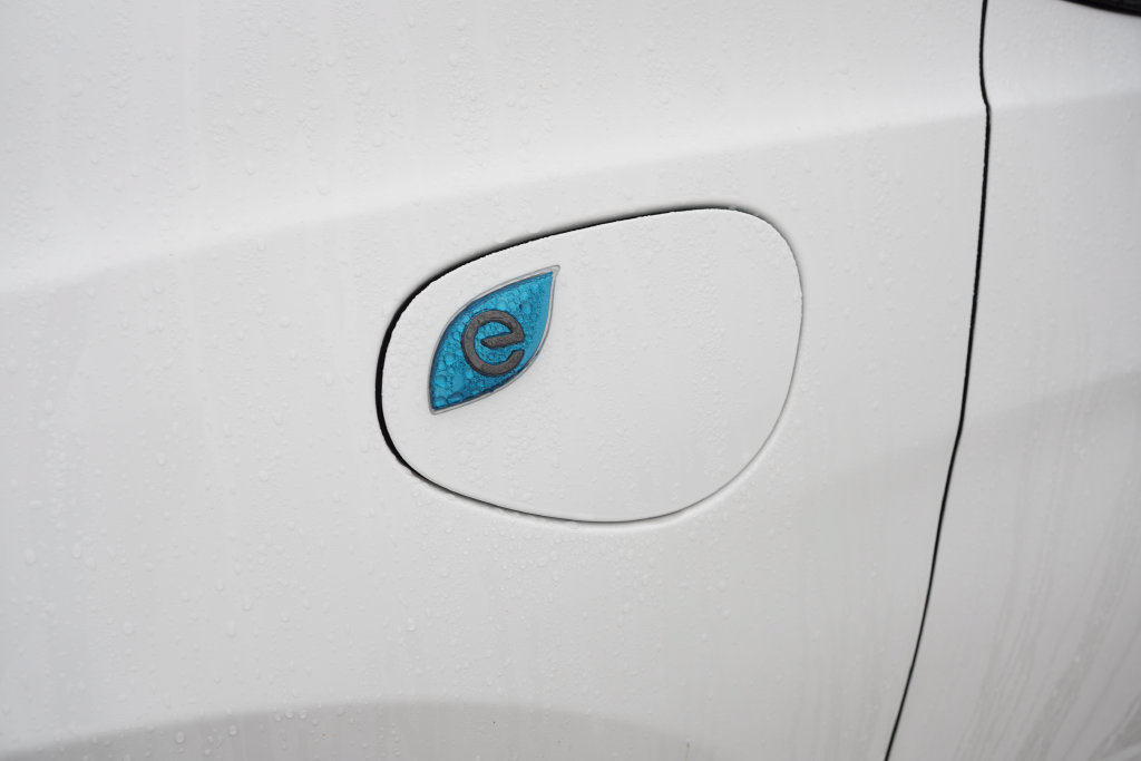 Used 2024 Chrysler Pacifica Limited FWD image 14