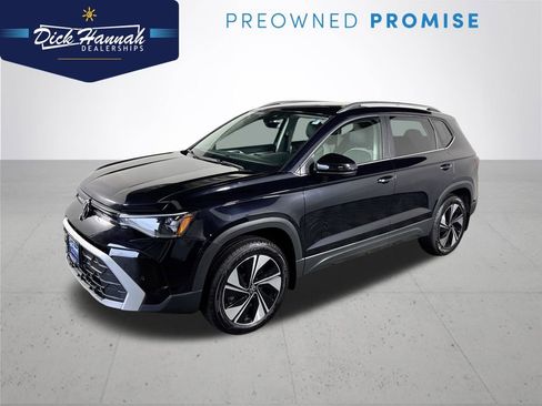 Used 2025 Volkswagen Taos SE AWD/4WD image 1