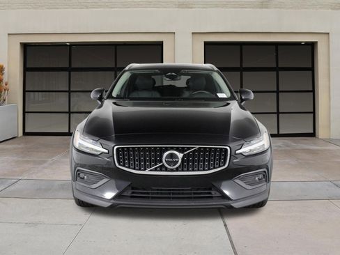 Certified 2025 Volvo V60 B5 Cross Country Plus image 6