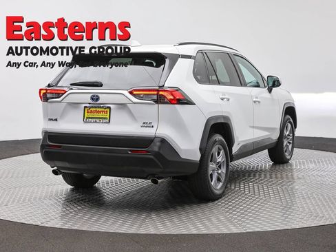 Used 2022 Toyota RAV4 XLE AWD/4WD image 5