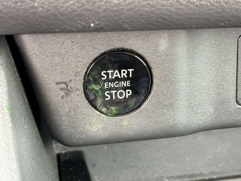 Used 2025 Nissan Rogue SV FWD image 16
