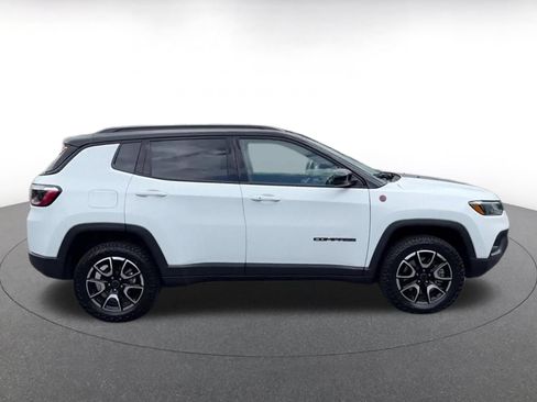 Used 2025 Jeep Compass Trailhawk AWD/4WD image 16