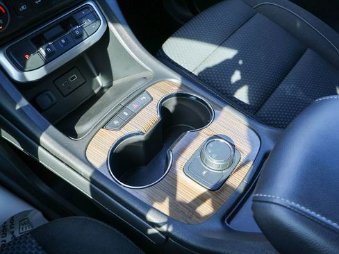 Used 2023 GMC Acadia SLE w/ Elevation Edition image 16