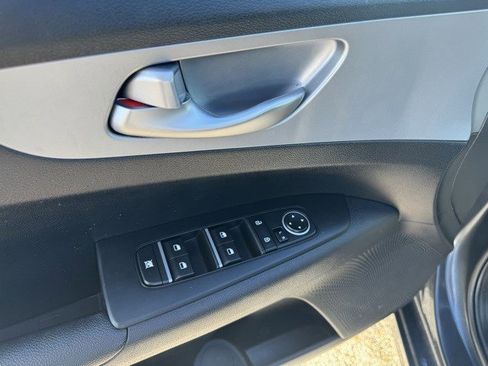 Used 2023 Kia Forte LXS image 11