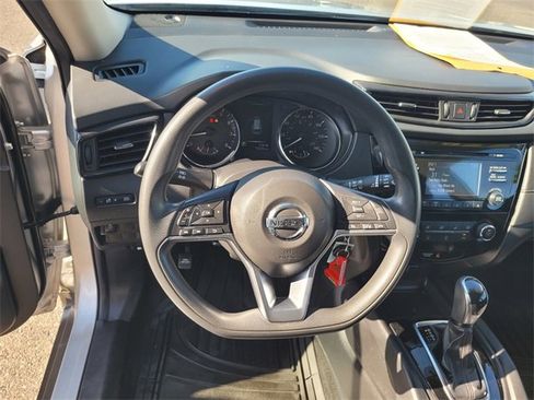 Used 2017 Nissan Rogue S image 30