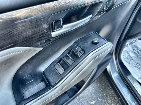 Used 2021 Toyota Highlander Platinum image 21