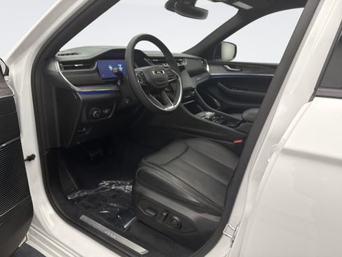 Used 2023 Jeep Grand Cherokee L Overland AWD/4WD image 10