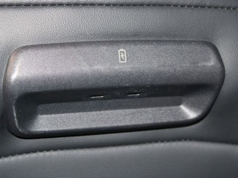 Used 2025 Ford Expedition Platinum image 35