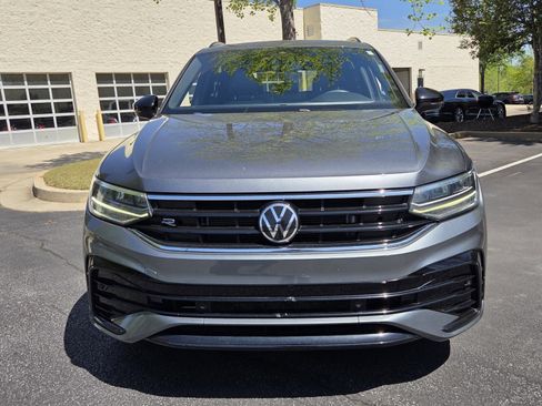 Used 2022 Volkswagen Tiguan SE R-Line image 2