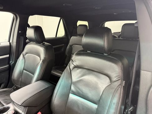 Used 2016 Ford Explorer XLT w/ Equipment Group 202A image 19