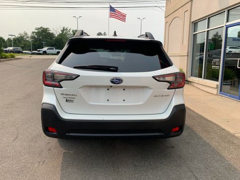 Used 2023 Subaru Outback Premium AWD/4WD image 6