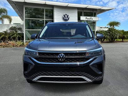 Used 2023 Volkswagen Taos SE w/ Panoramic Sunroof Package