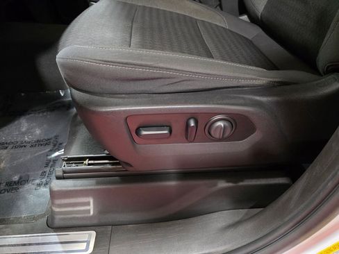 Used 2021 Chevrolet Silverado 1500 LT image 14