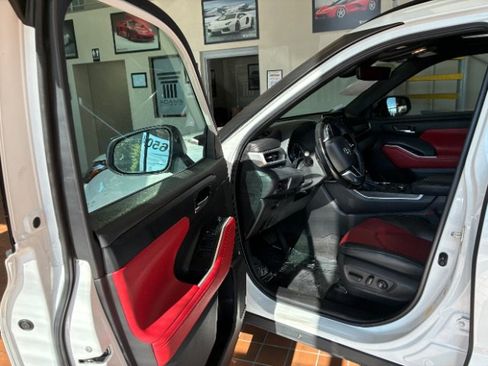 Used 2022 Toyota Highlander XSE AWD/4WD image 18