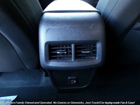 Used 2022 Chevrolet Equinox LS w/ LS Convenience Package image 32