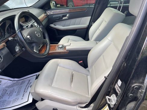 Used 2010 Mercedes-Benz E 350 4MATIC Sedan image 24