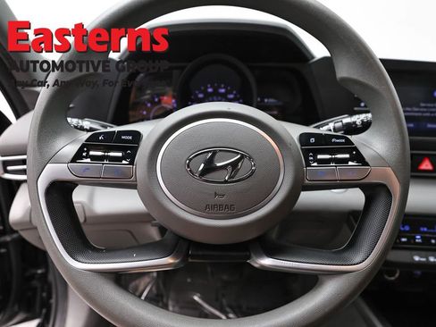 Used 2023 Hyundai Elantra SEL FWD image 10