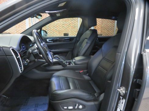 Used 2019 Porsche Cayenne image 15