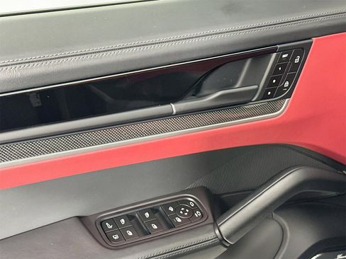 Certified 2025 Porsche Cayenne Turbo image 31