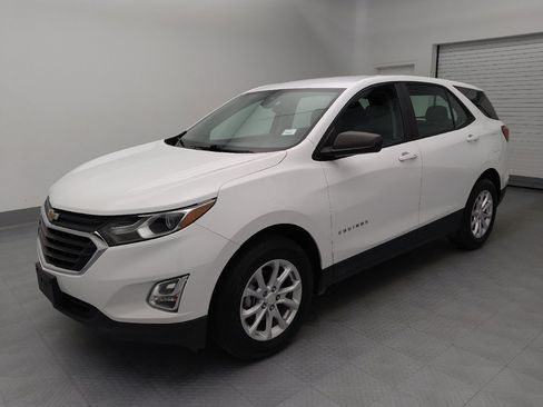 Used 2021 Chevrolet Equinox LS AWD/4WD image 2