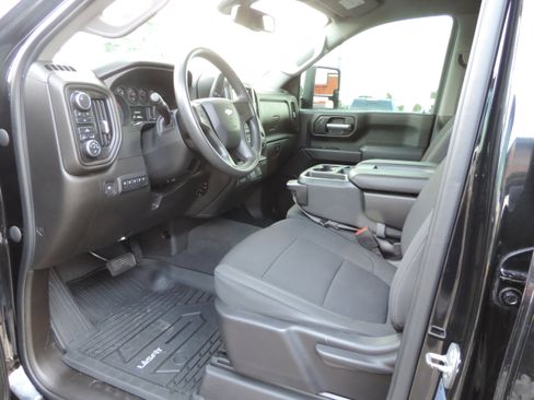 Used 2021 Chevrolet Silverado 2500 Custom w/ Custom Value Package image 6