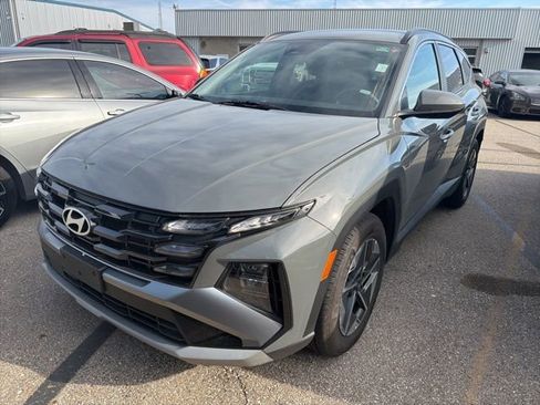 Used 2025 Hyundai Tucson SEL FWD image 2