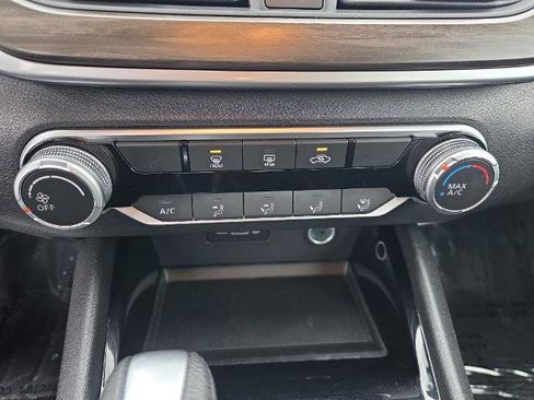 Used 2024 Nissan Altima 2.5 SV FWD image 26