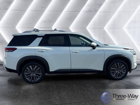 Used 2023 Nissan Pathfinder SL w/ SL Premium Package image 6