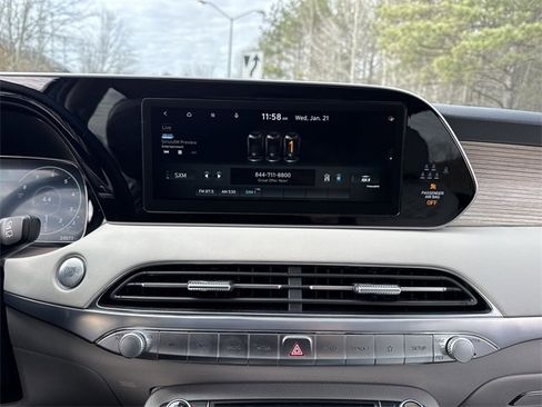 Used 2022 Hyundai Palisade Limited w/ Winter Package image 12