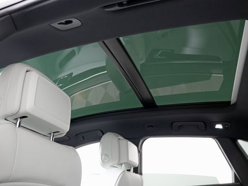 Certified 2023 Porsche Macan S image 17