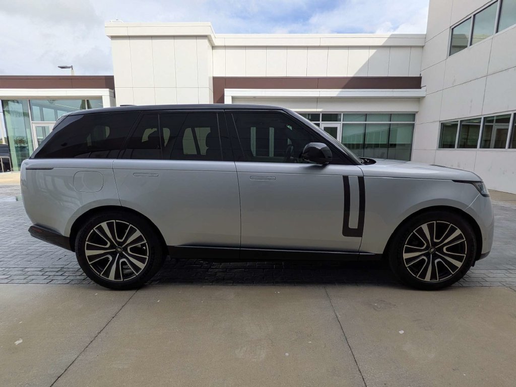 Certified 2025 Land Rover Range Rover SE AWD/4WD image 6